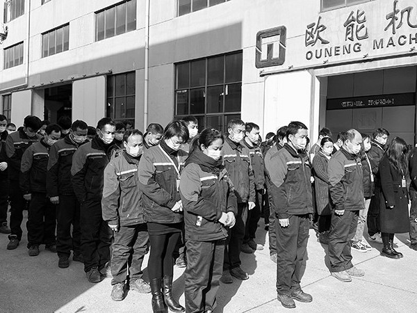 铭记历史！这一刻为30多万南京大屠杀死难者默哀！